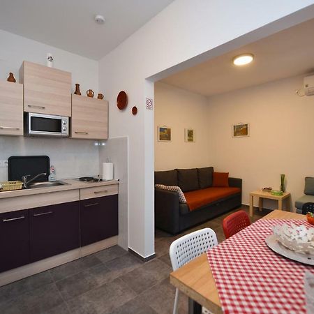 Apartments Enya ノヴァリャ エクステリア 写真