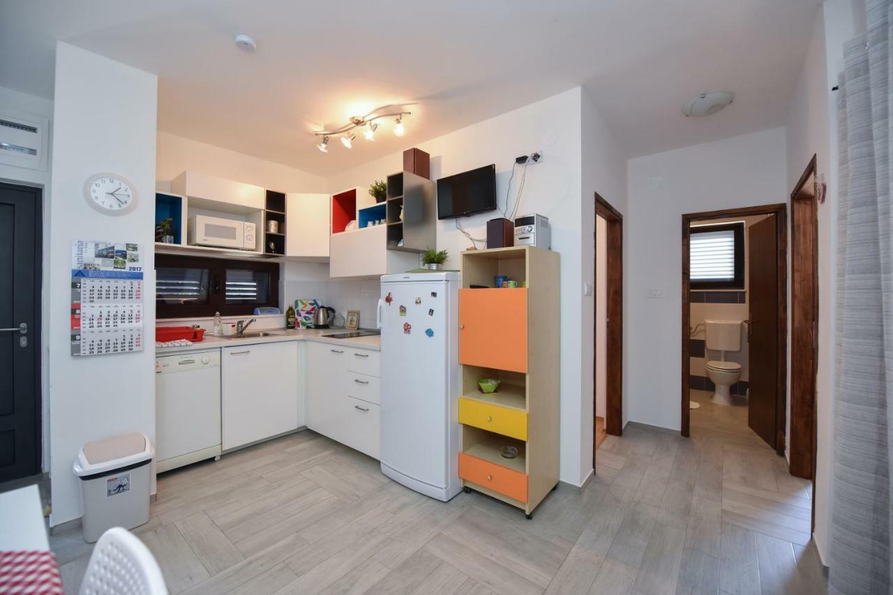 Apartments Enya ノヴァリャ エクステリア 写真